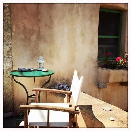 Axion Semesterbostad Aroniadhiánika