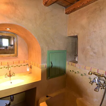 Axion Aroniadhiánika