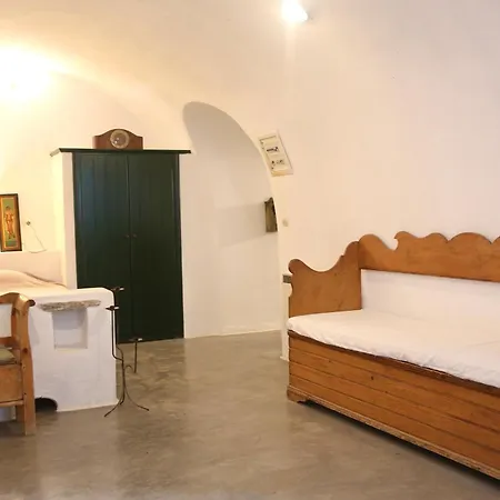 Axion Aroniadhiánika