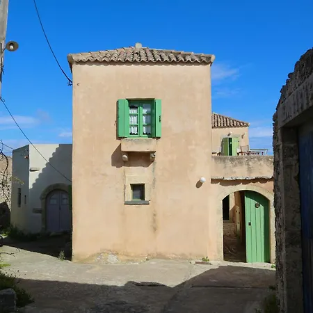 Дом отдыха Axion Aroniadika