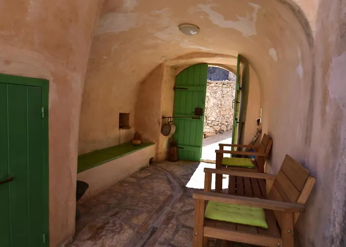 Axion Aroniadhiánika