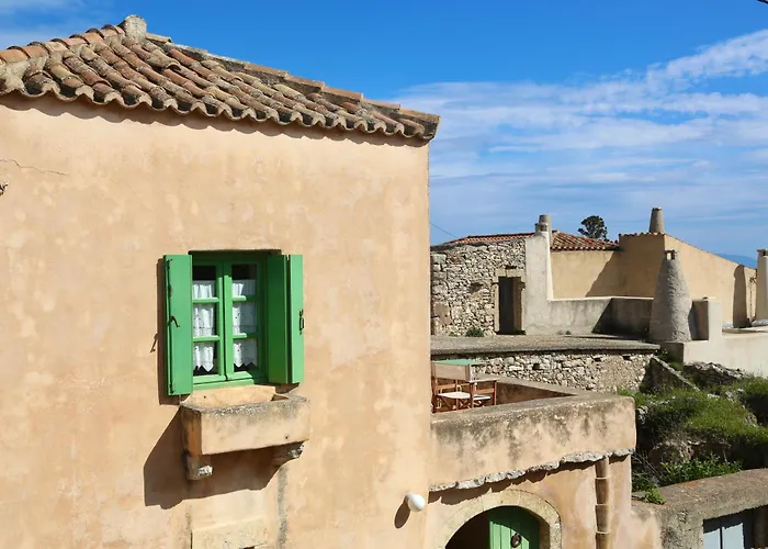 Axion Case de vacanță